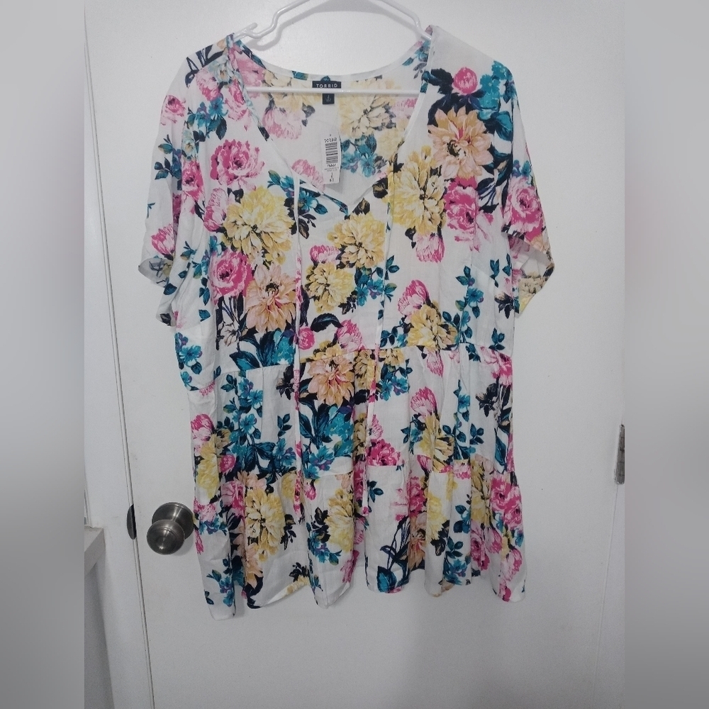 Torrid 2 Lenny Floral Butterfly Short sleeve Tiered Tunic Babydoll Blouse v neck